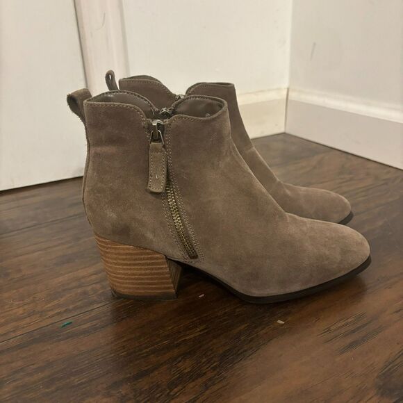 Blondo Waterproof size 7M Taupe Beige Fall Time Neutral Stacked Heeled Booties - Picture 4 of 10